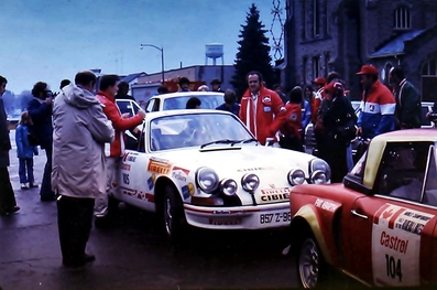 Sobieslaw Zasada - Jerzy Dobrzanski
2º Rally of the Rideau Lakes 1974. Porsche 911 Carrera RS. Abandonó por copiloto indispuesto por enfermedad.

Del 16 al 20 de Octubre, Smith Falls, Canada.
Superficie: tierra.

El Rally tenia un total de 1577.60 Km de los que 383.64 Km divididos en 40 tramos eran especiales (3 de ellos fueron cancelados SS24 Crosby Lake de 6.18 Km, SS25 Bennett Lake de 6.61 Km y SS26 Silver Lake de 3.64 Km).

Se inscribieron 65 equipos, tomaron la salida 51, finalizaron 19.@
Palabras clave: Porsche;Canada;1974