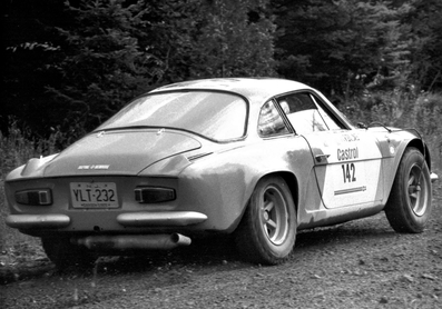 Randy Graves - Ruth Hande
2º Rally of the Rideau Lakes 1974. Alpine-Renault A110 1300G (YLT 232). Abandonó.

Del 16 al 20 de Octubre, Smith Falls, Canada.
Superficie: tierra.

El Rally tenia un total de 1577.60 Km de los que 383.64 Km divididos en 40 tramos eran especiales (3 de ellos fueron cancelados SS24 Crosby Lake de 6.18 Km, SS25 Bennett Lake de 6.61 Km y SS26 Silver Lake de 3.64 Km).

Se inscribieron 65 equipos, tomaron la salida 51, finalizaron 19.@
Palabras clave: Renault;Alpine;Canada;1974