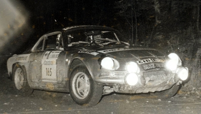 Guy Chasseuil - Jean-Pierre Rouget
2º Rally of the Rideau Lakes 1974. Alpine-Renault A110 1800 (3632 HK76). Abandonó por accidente en SS31 Bobs Lake de 5.68 Km.

Del 16 al 20 de Octubre, Smith Falls, Canada.
Superficie: tierra.

El Rally tenia un total de 1577.60 Km de los que 383.64 Km divididos en 40 tramos eran especiales (3 de ellos fueron cancelados SS24 Crosby Lake de 6.18 Km, SS25 Bennett Lake de 6.61 Km y SS26 Silver Lake de 3.64 Km).

Se inscribieron 65 equipos, tomaron la salida 51, finalizaron 19.@
Palabras clave: Renault;Alpine;Canada;1974