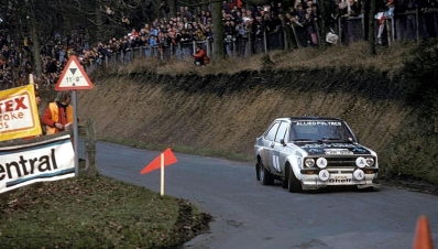 Timo Mäkinen - Henry Liddon
24º Lombard RAC Rally 1975. Ford Escort RS 1800 MKII (LAR 801P). Clasificado 1º.

Del 22 al 26 de Noviembre, York, Yorkshire, Inglaterra.
Superficie: tierra.

El Rally tenia 72 tramos especiales, (2 de ellos fueron cancelados, SS7 Wykeham y SS25 Chargot Wood).

Se inscribieron 250 equipos, tomaron la salida 236, finalizaron 104.@
Palabras clave: Timo_Makinen;Gran_Bretaña;Ford;Escort;RS;MKII;1975;Lombard_RAC_Rally;Inglaterra