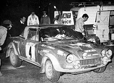 Markku Alén - Illka Kivimaki
9º Rallye de Portugal - Vinho do Porto 1975. Fiat 124 Abarth Rallye (TO L69746). Clasificado 1º.
1ª victoria de Markku Alén en el Mundial de Rallyes.

Del 18 al 21 de Julio, Estoril, Cascais, Lisboa, Portugal.
Superficie: asfalto - tierra.

El Rally tenia un total de 2006.50 Km de los que 514.80 Km divididos en 34 tramos eran especiales.

Tomaron la salida 73 equipos, finalizaron 22.@
Palabras clave: Markku_Alen;Fiat;Abarth;Portugal;1975