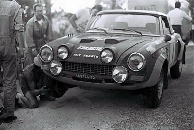 Markku Alén - Ilkka Kivimaki
9º Rallye de Portugal - Vinho do Porto 1975. Fiat 124 Abarth Rallye (TO L69746). Clasificado 1º.
1ª victoria de Markku Alén en el Mundial de Rallyes.

Del 18 al 21 de Julio, Estoril, Cascais, Lisboa, Portugal.
Superficie: asfalto - tierra.

El Rally tenia un total de 2006.50 Km de los que 514.80 Km divididos en 34 tramos eran especiales.

Tomaron la salida 73 equipos, finalizaron 22.@
Palabras clave: Markku_Alen;Fiat;Abarth;Portugal;1975