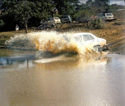 Ove Andersson - Arne Hertz
23º Safari Rally 1975. Peugeot 504 (3501 QT 25). Clasificado 1º.

Del 27 al 31 de Marzo, Nairobi, Kenya, África.
Superficie: tierra.

El Rally tenia un total de 5927 km con 80 controles horarios.

Tomaron la salida 75 equipos, finalizaron 14.@
Palabras clave: Ove_Andersson;Peugeot;Safari;1975