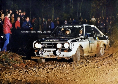 Timo Mäkinen - Henry Liddon
24º Lombard RAC Rally 1975. Ford Escort RS 1800 MKII (LAR 801P). Clasificado 1º.

Del 22 al 26 de Noviembre, York, Yorkshire, Inglaterra.
Superficie: tierra.

El Rally tenia 72 tramos especiales, (2 de ellos fueron cancelados, SS7 Wykeham y SS25 Chargot Wood).

Se inscribieron 250 equipos, tomaron la salida 236, finalizaron 104.@
Palabras clave: Timo_Makinen;Gran_Bretaña;Ford;Escort;RS;MKII;1975;Lombard_RAC_Rally;Inglaterra