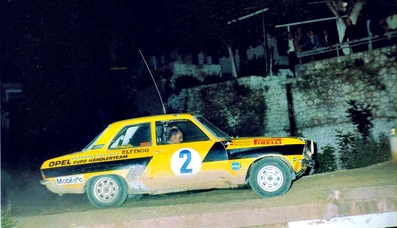 Walter Röhrl - Jochen Berger
22º Acropolis Rally 1975. Opel Ascona 1.9 SR (GG-DT 710). Clasificado 1º.

Del 24 al 31 de Mayo, Atenas, Grecia.
Superficie: tierra.

El Rally se dividia en 4 etapas con un total de 2639.88 km de los que 580.00 km divididos en 49 tramos eran especiales.

Tomaron la salida 87 equipos, finalizaron 17.@

Palabras clave: Walter_Röhrl;Jochen_Berger;Opel;Ascona;Acropolis;Grecia;1975