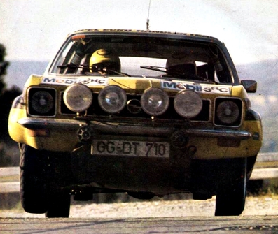 Walter Röhrl - Jochen Berger
22º Acropolis Rally 1975. Opel Ascona 1.9 SR (GG-DT 710). Clasificado 1º.

Del 24 al 31 de Mayo, Atenas, Grecia.
Superficie: tierra.

El Rally se dividia en 4 etapas con un total de 2639.88 km de los que 580.00 km divididos en 49 tramos eran especiales.

Tomaron la salida 87 equipos, finalizaron 17.@

Palabras clave: Walter_Röhrl;Jochen_Berger;Opel;Ascona;Acropolis;Grecia;1975