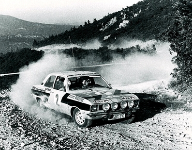 Walter Röhrl - Jochen Berger
22º Acropolis Rally 1975. Opel Ascona 1.9 SR (GG-DT 710). Clasificado 1º.

Del 24 al 31 de Mayo, Atenas, Grecia.
Superficie: tierra.

El Rally se dividia en 4 etapas con un total de 2639.88 km de los que 580.00 km divididos en 49 tramos eran especiales.

Tomaron la salida 87 equipos, finalizaron 17.@

Palabras clave: Walter_Röhrl;Jochen_Berger;Opel;Ascona;Acropolis;Grecia;1975
