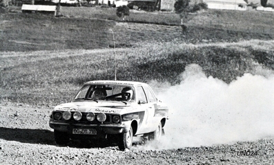Walter Röhrl - Jochen Berger
22º Acropolis Rally 1975. Opel Ascona 1.9 SR (GG-DT 710). Clasificado 1º.

Del 24 al 31 de Mayo, Atenas, Grecia.
Superficie: tierra.

El Rally se dividia en 4 etapas con un total de 2639.88 km de los que 580.00 km divididos en 49 tramos eran especiales.

Tomaron la salida 87 equipos, finalizaron 17.@

Palabras clave: Walter_Röhrl;Jochen_Berger;Opel;Ascona;Acropolis;Grecia;1975