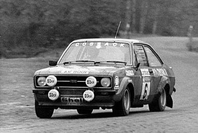 Roger Albert Clark - Tony Mason
24º Lombard RAC Rally 1975. Ford Escort RS 1800 MKII (LAR 800P). Clasificado 2º.

Del 22 al 26 de Noviembre, York, Yorkshire, Inglaterra.
Superficie: tierra.

El Rally tenia 72 tramos especiales (2 de ellos fueron cancelados, SS7 Wykeham y SS25 Chargot Wood).

Se inscribieron 250 equipos, tomaron la salida 236, finalizaron 104.@
Palabras clave: ;Ford;Escort;MKII;RS;Gran_Bretaña;1975;Lombard_RAC_Rally;MKII