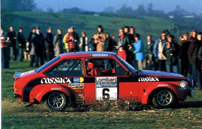 Roger Albert Clark - Tony Mason
24º Lombard RAC Rally 1975. Ford Escort RS 1800 MKII (LAR 800P). Clasificado 2º.

Del 22 al 26 de Noviembre, York, Yorkshire, Inglaterra.
Superficie: tierra.

El Rally tenia 72 tramos especiales (2 de ellos fueron cancelados, SS7 Wykeham y SS25 Chargot Wood).

Se inscribieron 250 equipos, tomaron la salida 236, finalizaron 104.@
Palabras clave: ;Ford;Escort;MKII;RS;Gran_Bretaña;1975;Lombard_RAC_Rally;MKII