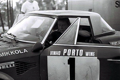 Hannu Mikkola - Jean Todt
9º Rallye de Portugal - Vinho do Porto 1975. Fiat 124 Abarth Rallye (TO K81050). Clasificado 2º.

Del 18 al 21 de Julio, Estoril, Cascais, Lisboa, Portugal.
Superficie: asfalto - tierra.

El Rally tenia un total de 2006.50 Km de los que 514.80 Km divididos en 34 tramos eran especiales.

Tomaron la salida 73 equipos, finalizaron 22.@
Palabras clave: ;Fiat;Abarth;Portugal;1975;Personajes