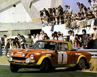 Hannu Mikkola - Jean Todt
9º Rallye de Portugal - Vinho do Porto 1975. Fiat 124 Abarth Rallye (TO K81050). Clasificado 2º.

Del 18 al 21 de Julio, Estoril, Cascais, Lisboa, Portugal.
Superficie: asfalto - tierra.

El Rally tenia un total de 2006.50 Km de los que 514.80 Km divididos en 34 tramos eran especiales.

Tomaron la salida 73 equipos, finalizaron 22.@
Palabras clave: ;Fiat;Abarth;Portugal;1975
