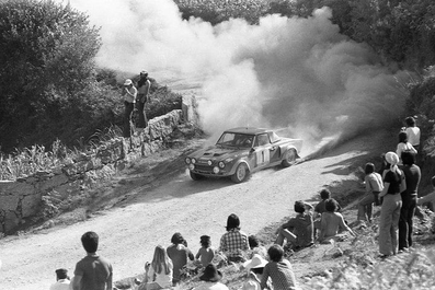 Hannu Mikkola - Jean Todt
9º Rallye de Portugal - Vinho do Porto 1975. Fiat 124 Abarth Rallye (TO K81050). Clasificado 2º.

Del 18 al 21 de Julio, Estoril, Cascais, Lisboa, Portugal.
Superficie: asfalto - tierra.

El Rally tenia un total de 2006.50 Km de los que 514.80 Km divididos en 34 tramos eran especiales.

Tomaron la salida 73 equipos, finalizaron 22.@
Palabras clave: ;Fiat;Abarth;Portugal;1975