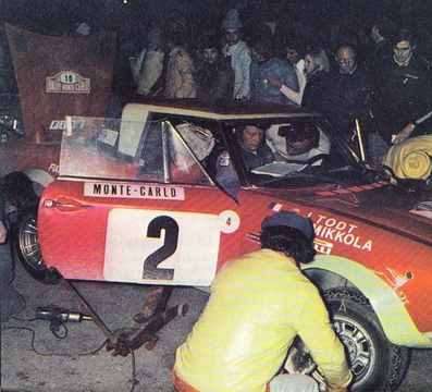 Asistencia en el 43º Rallye Automobile de Monte-Carlo 1975
En el Fiat 124 Abarth de Hannu Mikkola - Jean Todt, clasificado 2º.
El Rally tenia un total de 2,345.00 Km de los que 472.00 Km divididos en 22 tramos, eran especiales.
Se inscribieron 114 equipos, tomaron la salida 96, finalizaron 43.@
Palabras clave: ;Jean_Todt;Fiat;Abarth;Montecarlo;1975;Asistencias