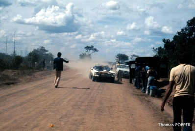 Björn Waldegard - Hans Thorszelius
23º Safari Rally 1975. Lancia Stratos HF (TO L87903). Clasificado 3º.

Del 27 al 31 de Marzo, Nairobi, Kenya, África.
Superficie: tierra.

El Rally tenia un total de 5927 km con 80 controles horarios.

Tomaron la salida 75 equipos, finalizaron 14.

© Thomas Popper
@
Palabras clave: ;Lancia;Stratos;Safari;1975