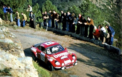 Jean-Pierre Manzagol - Jean-François Filippi
19º Tour de Corse 1975. Alpine-Renault A110 1800 (560 DK 20). Clasificado 4º.

Del 8 al 9 de Noviembre, Ajaccio, Córcega, Francia.
Superficie: asfalto.

El Rally tenia un total de 1340.00 km de los que 479.40 km divididos en 10 tramos eran especiales (3 de ellos fueron cancelados, SS3 Luri - Canari de 23.70 km, SS4 San Prieto - Pietra Moneta de 34.00 km y SS5 RF9 - N195 de 29.80 km).

Tomaron la salida 77 equipos, finalizaron 22.

En esta edición habí­an 2 tramos de mas de 100 Km:
SS1 Panelca - Ponte Leccia de 158 Km
SS8 Zonza - Abaccia de 120 Km.
@
Palabras clave: Alpine;Renault;Corcega;Corse;1975