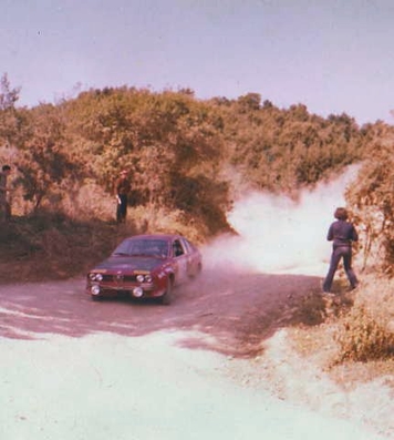 Jean-Claude Andruet - Michèle Espinosi(Biche)
8º Rally dell'Isola d'Elba 1975. Alfa Romeo Alfetta GT. Clasificado 4º.

Del 17 al 19 de Abril, Portoferraio, Italia.

Superficie: Asfalto con 295.20 km cronometrados divididos en 34 especiales.

Tomaron la salida 109 equipos, finalizaron 37.@
Palabras clave: ;Michèle_Espinosi-Petit;Elba;Alfa_Romeo;1975