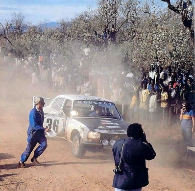 Bert Shankland - Chris Bates
23º Safari Rally 1975. Peugeot 504. Clasificado 5º.

Del 27 al 31 de Marzo, Nairobi, Kenya, África.
Superficie: tierra.

El Rally tenia un total de 5927 km con 80 controles horarios.

Tomaron la salida 75 equipos, finalizaron 14.@
Palabras clave: Peugeot;Safari;1975