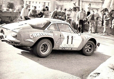 Jacques Henry - Maurice Gelin
19º Tour de Corse 1975. Alpine-Renault A110 1800 (943 AKX 75). Clasificado 5º.

Del 8 al 9 de Noviembre, Ajaccio, Córcega, Francia.
Superficie: asfalto.

En esta edición habían 2 tramos de mas de 100 Km, SS1 Panelca - Ponte Leccia de 158 Km y SS8 Zonza - Abaccia de 120 Km.

El Rally tenia un total de 1340 km de los que 479.40 km divididos en 10 tramos eran especiales, (3 de ellos fueron cancelados SS3 Luri - Canari de 23.70 Km, SS4 San Pietro - Pietra Moneta de 34.00 Km, SS5 RF9 - N195 de 29.80 Km).

Tomaron la salida 77 equipos, finalizaron 22.@
Palabras clave: Jacques_Henry;Renault;Alpine;Corse;Corcega;1975