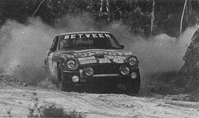 Pedro Cortez - Teixeira Gomes
9º Rallye de Portugal - Vinho do Porto 1975. Datsun 260Z. Clasificado 5º.

Del 18 al 21 de Julio, Estoril, Cascais, Lisboa, Portugal.
Superficie: asfalto - tierra.

El Rally tenia un total de 2006.50 Km de los que 514.80 Km divididos en 34 tramos eran especiales.

Tomaron la salida 73 equipos, finalizaron 22.@
Palabras clave: Datsun;Portugal;1975