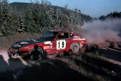 Mario Figueiredo - Carlos Barata
9º Rallye de Portugal - Vinho do Porto 1975. Datsun 260Z. Clasificado 6º.

Del 18 al 21 de Julio, Estoril, Cascais, Lisboa, Portugal.
Superficie: asfalto - tierra.

El Rally tenia un total de 2006.50 Km de los que 514.80 Km divididos en 34 tramos eran especiales.

Tomaron la salida 73 equipos, finalizaron 22.@
Palabras clave: Datsun;Portugal;1975