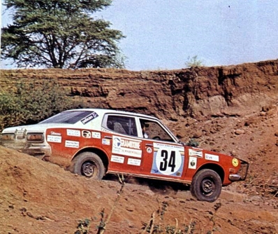 John Hellier - Kanti Shah
23º Safari Rally 1975. Datsun 160B. Clasificado 7º.

Del 27 al 31 de Marzo, Nairobi, Kenya, África.
Superficie: tierra.

El Rally tenia un total de 5927 km con 80 controles horarios.

Tomaron la salida 75 equipos, finalizaron 14.@
Palabras clave: Datsun;Safari;1975