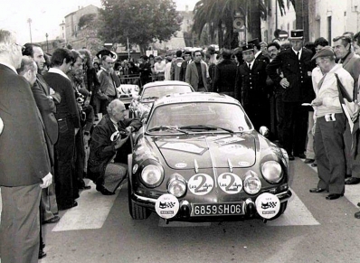 Michèle Mouton - Françoise Conconi
19º Tour de Corse 1975. Alpine-Renault A110 1800 (6859 SH 06). Clasificada 7º.

Del 8 al 9 de Noviembre, Ajaccio, Córcega, Francia.
Superficie: asfalto.

El Rally tenia un total de 1340.00 km de los que 479.40 km divididos en 10 tramos eran especiales (3 de ellos fueron cancelados, SS3 Luri - Canari de 23.70 km, SS4 San Prieto - Pietra Moneta de 34.00 km y SS5 RF9 - N195 de 29.80 km).

Tomaron la salida 77 equipos, finalizaron 22.

En esta edición habí­an 2 tramos de mas de 100 Km:
SS1 Panelca - Ponte Leccia de 158 Km
SS8 Zonza - Abaccia de 120 Km.
@
Palabras clave: Michele_Mouton;Renault;Alpine;Corcega;Corse;1975;Mujeres;Womens