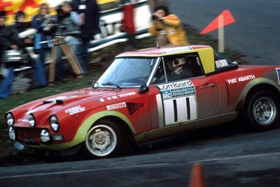 Maurizio Verini - Francesco Rossetti
24º Lombard RAC Rally 1975. Fiat Abarth 124 Rallye. Clasificado 8º.

Del 22 al 26 de Noviembre, York, Yorkshire, Inglaterra.
Superficie: tierra.

El Rally tenia 72 tramos especiales (2 de ellos fueron cancelados, SS7 Wykeham y SS25 Chargot Wood).

Se inscribieron 250 equipos, tomaron la salida 236, finalizaron 104.@
Palabras clave: ;Fiat;Abarth;Rallye;Gran_Bretaña;1975