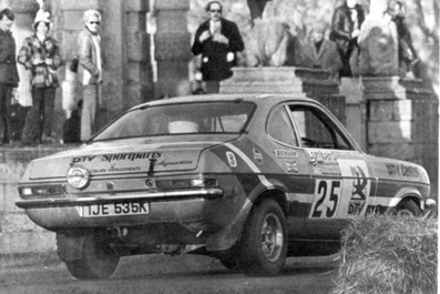 William (Will) Sparrow - Ron Crellin
24º Lombard RAC Rally 1975. Vauxhall Magnum Coupé (TJE 535K). Clasificado 9º.

Del 22 al 26 de Noviembre, York, Yorkshire, Inglaterra.
Superficie: tierra.

El Rally tenia 72 tramos especiales (2 de ellos fueron cancelados, SS7 Wykeham y SS25 Chargot Wood).

Se inscribieron 250 equipos, tomaron la salida 236, finalizaron 104.@
Palabras clave: Gran_Bretaña;Vauxhall;Magnum;1975