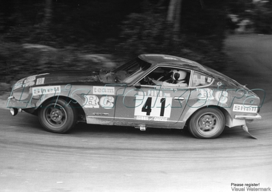 Jose Megre - Raposo des Magalhaes
9º Rallye de Portugal - Vinho do Porto 1975. Datsun 240Z. Clasificado 10º.

Del 18 al 21 de Julio, Estoril, Cascais, Lisboa, Portugal.
Superficie: asfalto - tierra.

El Rally tenia un total de 2006.50 Km de los que 514.80 Km divididos en 34 tramos eran especiales.

Tomaron la salida 73 equipos, finalizaron 22.

Foto de Luis Teixeira en el tramo de Sintra
@
Palabras clave: Portufal;Datsun;Portugal;1975