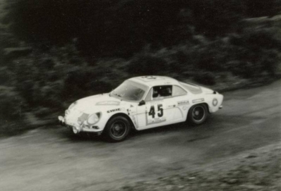Charles Alberti - Cachard
19º Tour de Corse 1975. Renault-Alpine A110. Clasificado 11º.

Del 8 al 9 de Noviembre, Ajaccio, Córcega, Francia.
Superficie: asfalto.

En esta edición habían 2 tramos de mas de 100 Km, SS1 Panelca - Ponte Leccia de 158 Km y SS8 Zonza - Abaccia de 120 Km.

El Rally tenia un total de 1340 km de los que 479.40 km divididos en 10 tramos eran especiales, (3 de ellos fueron cancelados SS3
Luri - Canari de 23.70 Km, SS4 San Pietro - Pietra Moneta de 34.00 Km, SS5 RF9 - N195 de 29.80 Km).

Tomaron la salida 77 equipos, finalizaron 22.
Palabras clave: Renault;Alpine;Corse;Corcega;1975