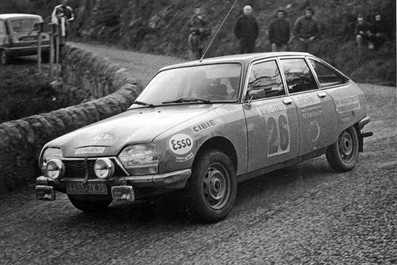 Claude Laurent - Jacques Marché
43º Rallye Automobile de Monte-Carlo 1975. Citröen GS (4455 ZK 75). Clasificado 13º.

Del 15 al 23 de Enero, Monte Carlo.
Superficie: asfalto - nieve.

El Rally tenia un total de 2,345.00 Km de los que 472.00 Km divididos en 22 tramos eran especiales.

Se inscribieron 114 equipos, tomaron la salida 96, finalizaron 43.@
Palabras clave: ;Citroen;GS;Montecarlo;1975