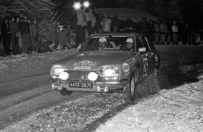Claude Laurent - Jacques Marché
43º Rallye Automobile de Monte-Carlo 1975. Citröen GS (4455 ZK 75). Clasificado 13º.

Del 15 al 23 de Enero, Monte Carlo.
Superficie: asfalto - nieve.

El Rally tenia un total de 2,345.00 Km de los que 472.00 Km divididos en 22 tramos eran especiales.

Se inscribieron 114 equipos, tomaron la salida 96, finalizaron 43.@
Palabras clave: ;Citroen;GS;Montecarlo;1975