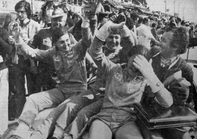 24 Horas de Le Mans 1975
Con un LM75 Moynet-Simca.
El Equipo lo formaban: 
Michèle Mouton - Marianne Hoepfner - Christine Dacremont. Terminaron en la 21º posición, proclamándose vencedoras en su grupo.

Michèle es la que se tapa la cara, Christine es la de la izquierda y Marianne es la que se puede ver en el centro de las dos.

"Empezó a llover, y recuerdo que comencé a pasar a todos. Estaba corriendo en slicks. En los boxes, decían "Michèle, debes parar", pero no quería porque estaba pasando a todos ".
Palabras clave: Marianne_Hoepfner;Michele_Mouton;Christine_Dacremont;Le_Mans;Simca;1975