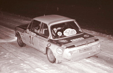 Pierre Bos - Claude Durkaleck
43º Rallye Automobile de Monte-Carlo 1975. BMW 2002 Ti (865 JL 70). Clasificado 31º.

Del 15 al 23 de Enero, Monte Carlo.
Superficie: asfalto - nieve.

El Rally tenia un total de 2,345.00 Km de los que 472.00 Km divididos en 22 tramos eran especiales.

Se inscribieron 114 equipos, tomaron la salida 96, finalizaron 43.@
Palabras clave: BMW;2002;Ti;Montecarlo;1975;nieve
