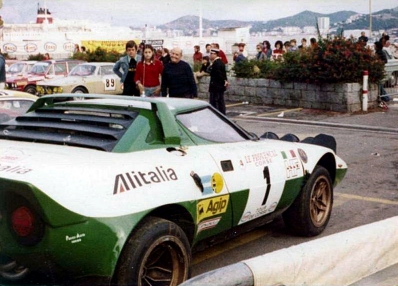 Sandro Munari - Mario Mannucci
19º Tour de Corse 1975. Lancia Stratos HF (TO L96265). Abandonó
por accidente.

En esta edición habí­an 2 tramos de mas de 100 Km:
SS1 Panelca - Ponte Leccia de 158 Km
SS8 Zonza - Abaccia de 120 Km.

Del 8 al 9 de Noviembre, Ajaccio, Córcega, Francia.
Superficie: asfalto.

El Rally tenia un total de 1340.00 km de los que 479.40 km divididos en 10 tramos eran especiales (3 de ellos fueron cancelados, SS3 Luri - Canari de 23.70 km, SS4 San Prieto - Pietra Moneta de 34.00 km y SS5 RF9 - N195 de 29.80 km).

Tomaron la salida 77 equipos, finalizaron 22.
@
Palabras clave: Sandro_Munari;Corcega;Lancia;Stratos;Corse;1975;Parque_Cerrado