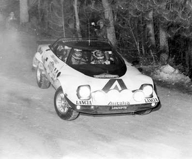 Sandro Munari - Mario Mannucci
17º Rally Sanremo 1975. Lancia Stratos HF (TO-96265L). Abandonó por pinchazo/reventón de rueda.

Del 1 al 4 de Octubre, Sanremo, Imperia, Liguria, Italia.
Superficie: tierra - asfalto.

El Rally tenia un total de 1736.00 km de los que 977.00 km divididos en 39 tramos eran especiales.

Tomaron la salida 118 equipos, finalizaron 33.@
Palabras clave: Sandro_Munari;Lancia;Stratos;Sanremo;1975