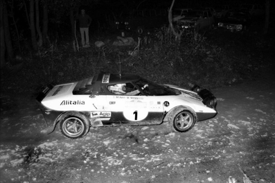 Sandro Munari - Mario Mannucci
17º Rally Sanremo 1975. Lancia Stratos HF (TO-96265L). Abandonó por pinchazo/reventón de rueda.

Del 1 al 4 de Octubre, Sanremo, Imperia, Liguria, Italia.
Superficie: tierra - asfalto.

El Rally tenia un total de 1736.00 km de los que 977.00 km divididos en 39 tramos eran especiales.

Tomaron la salida 118 equipos, finalizaron 33.@
Palabras clave: Sandro_Munari;Lancia;Stratos;Sanremo;1975