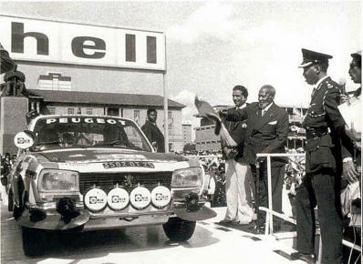 Timo Mäkinen - Henry Liddon
23º Safari Rally 1975. Peugeot 504. Abandonó por averia de motor.

Del 27 al 31 de Marzo, Nairobi, Kenya, África.
Superficie: tierra.

El Rally tenia un total de 5927 km con 80 controles horarios.

Tomaron la salida 75 equipos, finalizaron 14.@
Palabras clave: Timo_Makinen;Peugeot;1975;Safari