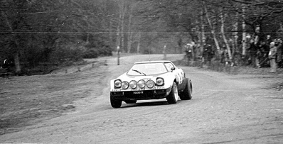 Björn Waldegard - Hans Thorszelius
24º Lombard RAC Rally 1975. Lancia Stratos HF (TO M26363). Excluido del Rally por llegar fuera del tiempo limite (OTL).

Del 22 al 26 de Noviembre, York, Yorkshire, Inglaterra.
Superficie: tierra.

El Rally tenia 72 tramos especiales, (2 de ellos fueron cancelados, SS7 Wykeham y SS25 Chargot Wood).

Se inscribieron 250 equipos, tomaron la salida 236, finalizaron 104.@
Palabras clave: ;Hans_Thorszelius;Lancia;Stratos;Gran_Bretaña;1975;Lombard_RAC_Rally