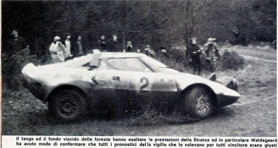Björn Waldegard - Hans Thorszelius
24º Lombard RAC Rally 1975. Lancia Stratos HF (TO M26363). Excluido del Rally por llegar fuera del tiempo limite (OTL).

Del 22 al 26 de Noviembre, York, Yorkshire, Inglaterra.
Superficie: tierra.

El Rally tenia 72 tramos especiales, (2 de ellos fueron cancelados, SS7 Wykeham y SS25 Chargot Wood).

Se inscribieron 250 equipos, tomaron la salida 236, finalizaron 104.@
Palabras clave: ;Hans_Thorszelius;Lancia;Stratos;Gran_Bretaña;1975;Lombard_RAC_Rally