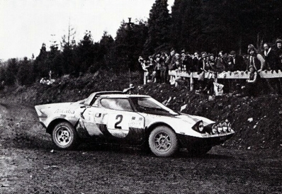 Björn Waldegard - Hans Thorszelius
24º Lombard RAC Rally 1975. Lancia Stratos HF (TO M26363). Excluido del Rally por llegar fuera del tiempo limite (OTL).

Del 22 al 26 de Noviembre, York, Yorkshire, Inglaterra.
Superficie: tierra.

El Rally tenia 72 tramos especiales, (2 de ellos fueron cancelados, SS7 Wykeham y SS25 Chargot Wood).

Se inscribieron 250 equipos, tomaron la salida 236, finalizaron 104.@
Palabras clave: ;Hans_Thorszelius;Lancia;Stratos;Gran_Bretaña;1975;Lombard_RAC_Rally