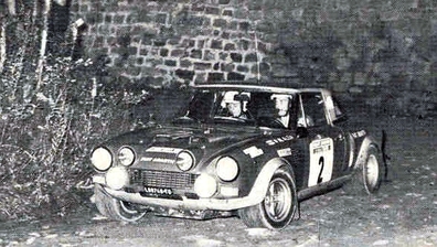 Markku Alen - Ilkka Kivimaki
17º Rally Sanremo 1975. Fiat 124 Abarth Rallye. Abandonó por la caja de cambios.

Del 1 al 4 de Octubre, Sanremo, Imperia, Liguria, Italia.
Superficie: tierra - asfalto.

El Rally tenia un total de 1736.00 km de los que 977.00 km divididos en 39 tramos eran especiales.

Tomaron la salida 118 equipos, finalizaron 33.@
Palabras clave: Markku_Alen;Fiat;Abarth;Spider;Sanremo;1975