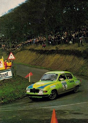 Stig Blomqvist - Hans Sylvan
24º Lombard RAC Rally 1975. Saab 96 V4 (ETK 909). Abandonó por motor EN SS50 Setmurthy.

Del 22 al 26 de Noviembre, York, Yorkshire, Inglaterra.
Superficie: tierra.

El Rally tenia 72 tramos especiales (2 de ellos fueron cancelados, SS7 Wykeham y SS25 Chargot Wood).

Se inscribieron 250 equipos, tomaron la salida 236, finalizaron 104.@
Palabras clave: Stig_Blomqvist;Hans_Sylvan;Gran_Bretaña;Saab;1975;Lombard_RAC_Rally