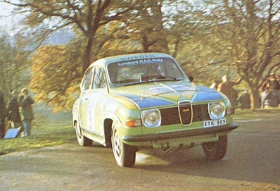 Stig Blomqvist - Hans Sylvan
24º Lombard RAC Rally 1975. Saab 96 V4 (ETK 909). Abandonó por motor EN SS50 Setmurthy.

Del 22 al 26 de Noviembre, York, Yorkshire, Inglaterra.
Superficie: tierra.

El Rally tenia 72 tramos especiales (2 de ellos fueron cancelados, SS7 Wykeham y SS25 Chargot Wood).

Se inscribieron 250 equipos, tomaron la salida 236, finalizaron 104.@
Palabras clave: Stig_Blomqvist;Gran_Bretaña;Saab;1975;Lombard_RAC_Rally
