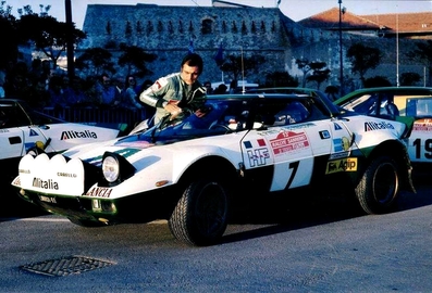 Raffaele (Lele) Pinto - Arnaldo Bernacchini
17º Rallye Sanremo 1975. Lancia Stratos HF (TO L80931). Abandonó por motor.

Del 1 al 4 de Octubre, Sanremo, Imperia, Liguria, Italia.
Superficie: tierra - asfalto.

El Rally tenia un total de 1736.00 km de los que 977.00 km divididos en 39 tramos eran especiales.

Tomaron la salida 118 equipos, finalizaron 33.@
Palabras clave: Raffaele_Pinto;Lancia;Stratos;Sanremo;1975