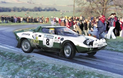 Sandro Munari - Mario Mannucci
24º Lombard RAC Rally 1975. Lancia Stratos HF (TO-L96265). Abandonó por accidente en SS36 36 Pantperthog.

Del 22 al 26 de Noviembre, York, Yorkshire, Inglaterra.
Superficie: tierra.

El Rally tenia 72 tramos especiales (2 de ellos fueron cancelados, SS7 Wykeham y SS25 Chargot Wood).

Se inscribieron 250 equipos, tomaron la salida 236, finalizaron 104.@
Palabras clave: Sandro_Munari;Lancia;Stratos;Gran_Bretaña;1975