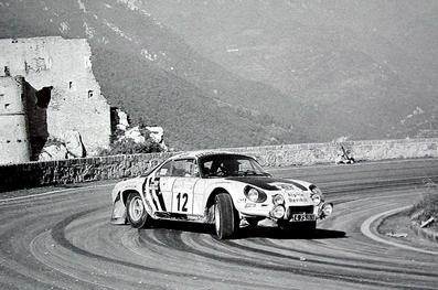 Jean Pierre Nicolas - Vincent Laverne
17º Rallye Sanremo 1975. Alpine-Renault A110 1800 (1475 JB 76). Abandonó por el diferencial del coche.

Del 1 al 4 de Octubre, Sanremo, Imperia, Liguria, Italia.
Superficie: tierra - asfalto.

El Rally tenia un total de 1736.00 km de los que 977.00 km divididos en 39 tramos eran especiales.

Tomaron la salida 118 equipos, finalizaron 33.@
Palabras clave: ;Renault;Alpine;A110;Sanremo;1975