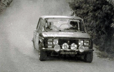 Salvador Cañellas Gual - Daniel Ferrater
9º Rallye de Portugal - Vinho do Porto 1975. Seat 1430/1800 (B-3793-AP). Abandonó por la suspensión del coche.

Del 18 al 21 de Julio, Estoril, Cascais, Lisboa, Portugal.
Superficie: asfalto - tierra.

El Rally tenia un total de 2,006.50 Km de los que 514.80 Km divididos en 34 tramos eran especiales.

Tomaron la salida 73 equipos, finalizaron 22.@
Palabras clave: Salvador_Cañellas;Seat;Portugal;1975