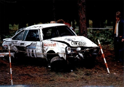 Ari Vatanen - Peter Bryant
24º Lombard RAC Rally 1975. Ford Escort RS 1800 MKII (LVW 690P). Abandonó por accidente en SS15 Clipstone 1, desconocemos los Km de la especial.

Del 22 al 26 de Noviembre, York, Yorkshire, Inglaterra.
Superficie: tierra.

El Rally tenia 72 tramos especiales, (2 de ellos fueron cancelados, SS7 Wykeham y SS25 Chargot Wood).

Se inscribieron 250 equipos, tomaron la salida 236, finalizaron 104.@
Palabras clave: ;Peter_Bryant;Ford;Escort;Gran_Bretaña;1975;Lombard_RAC_Rally;crash